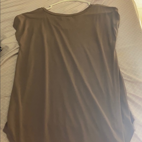 Light T-shirt - Picture 2 of 3